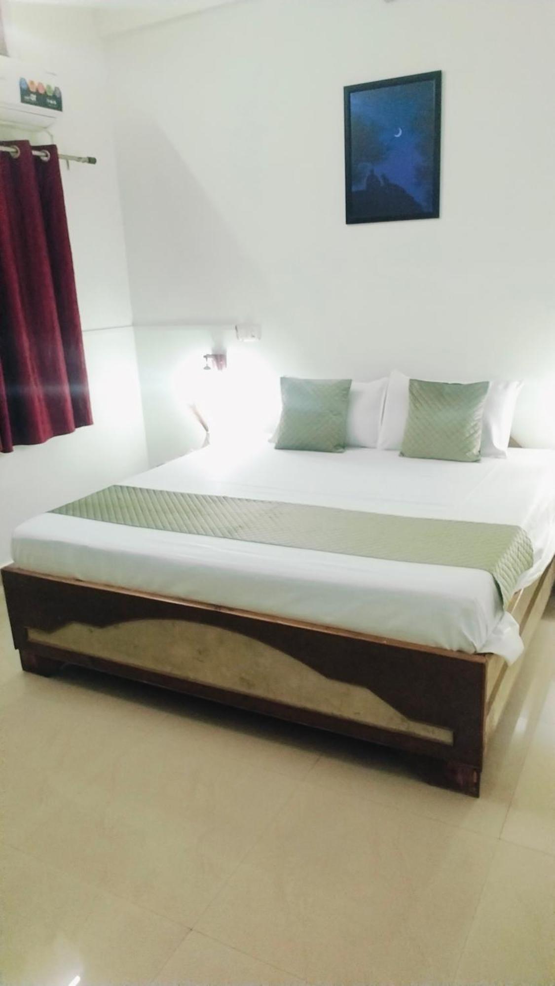 Rudra_HomeStay Varanasi Rum bild